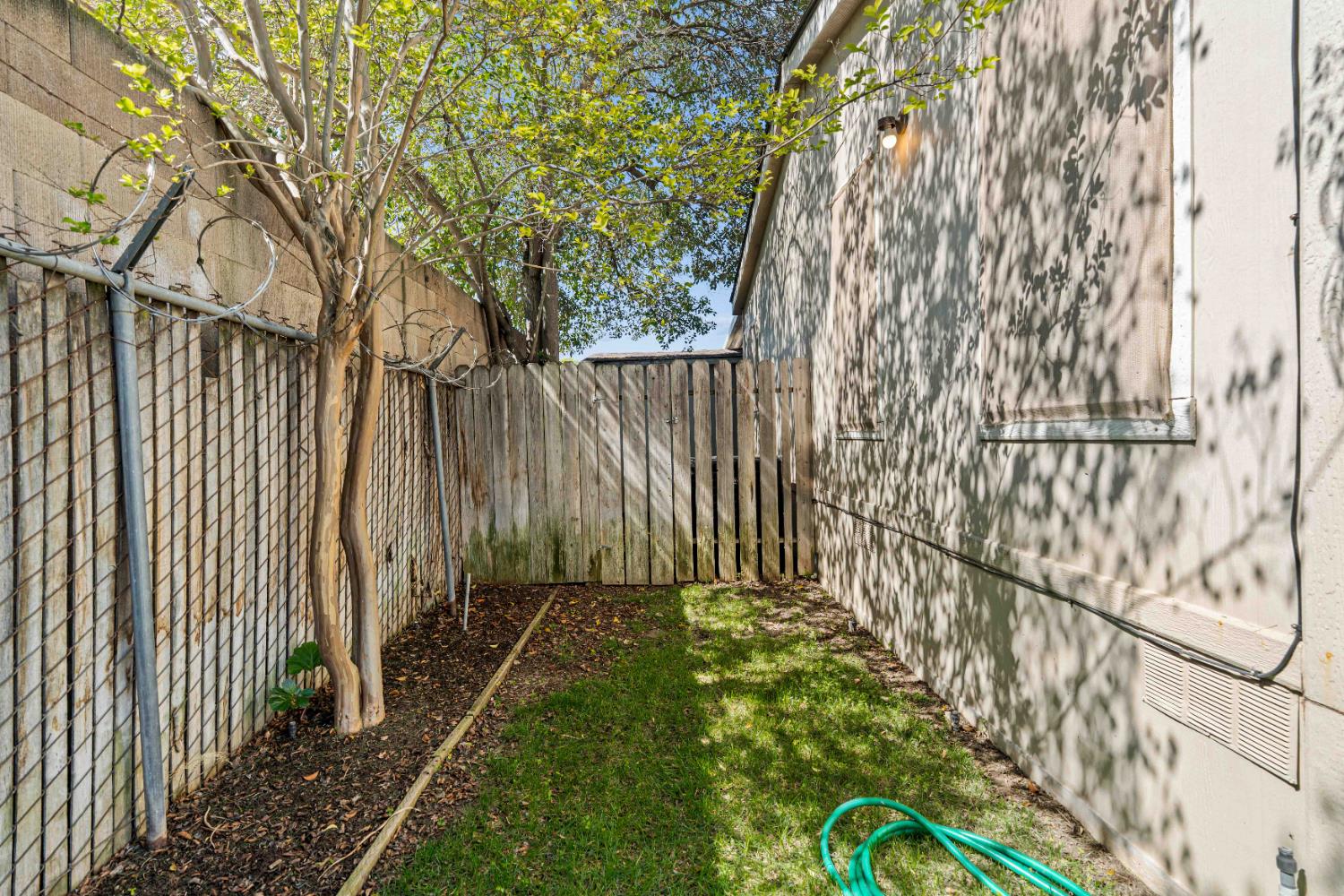 2621 Prescott Rd #17, Modesto, CA 95350