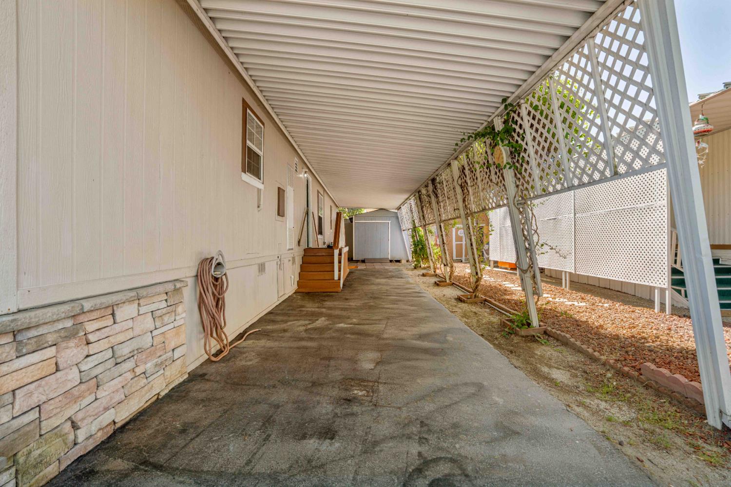 2621 Prescott Rd #17, Modesto, CA 95350