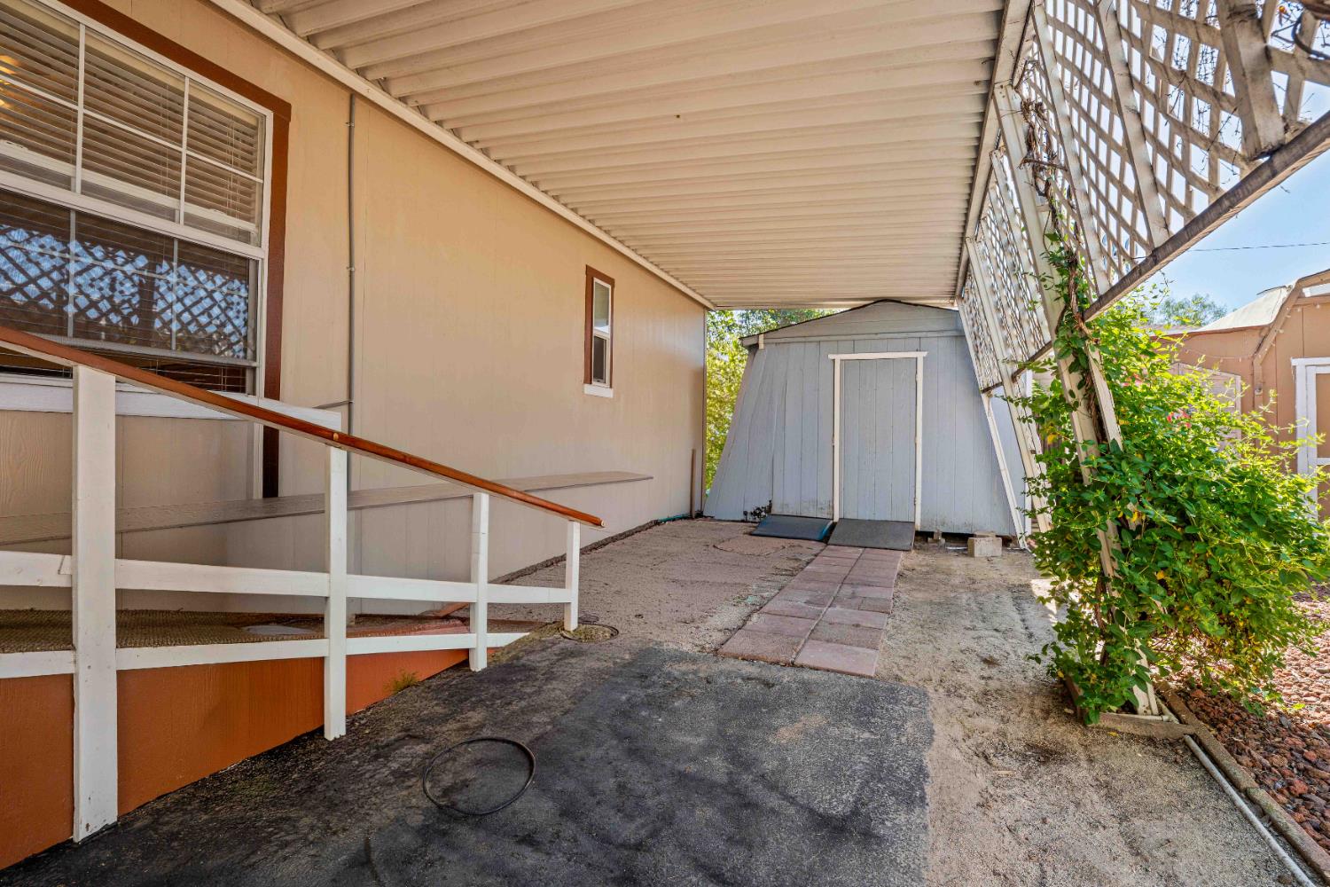 2621 Prescott Rd #17, Modesto, CA 95350