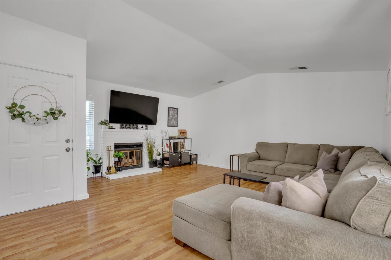 901 Wilma Dr, Modesto, CA 95351