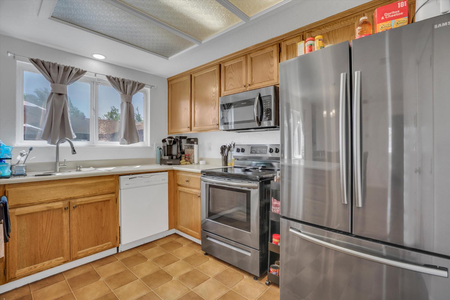 901 Wilma Dr, Modesto, CA 95351