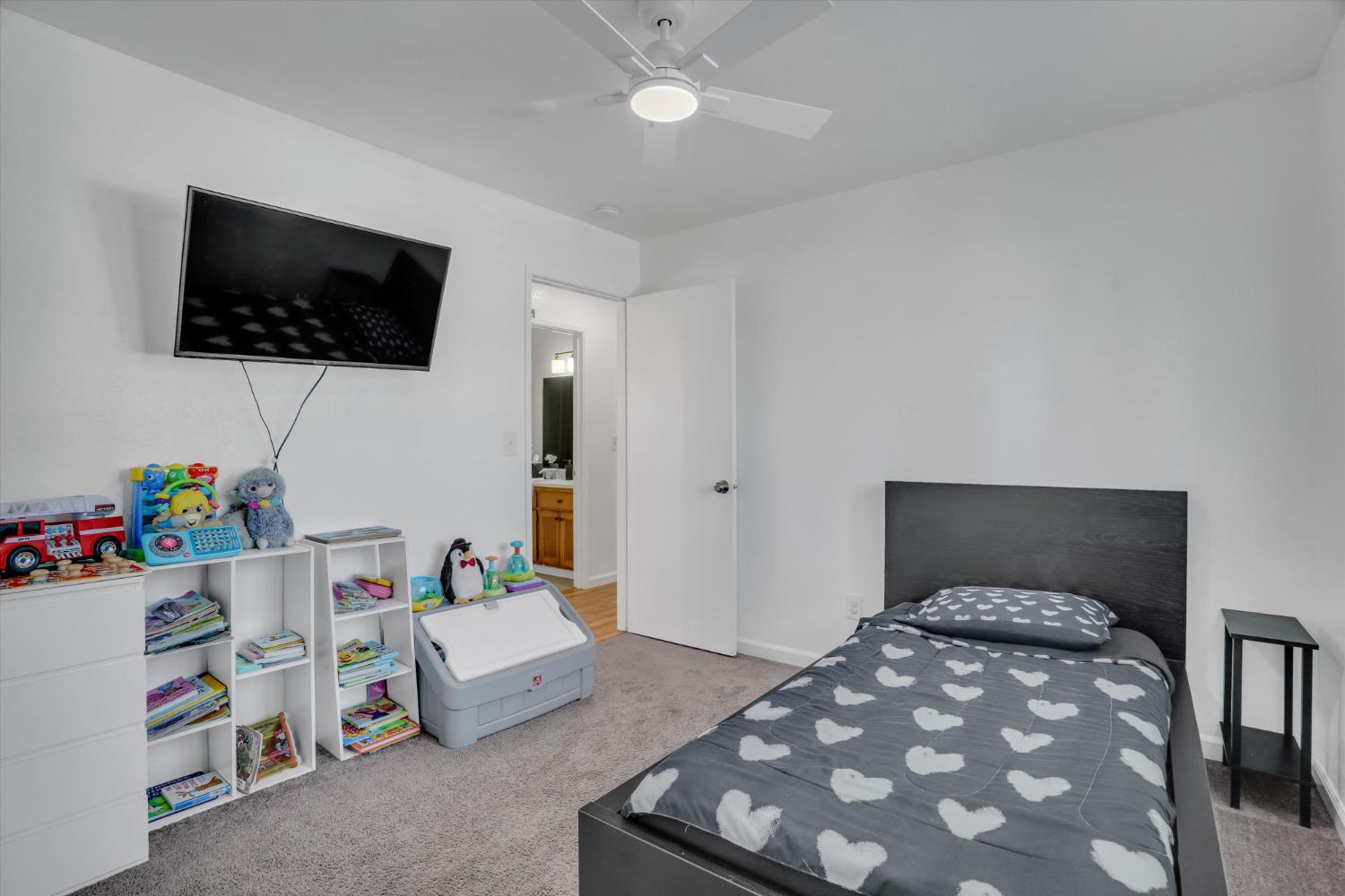 901 Wilma Dr, Modesto, CA 95351