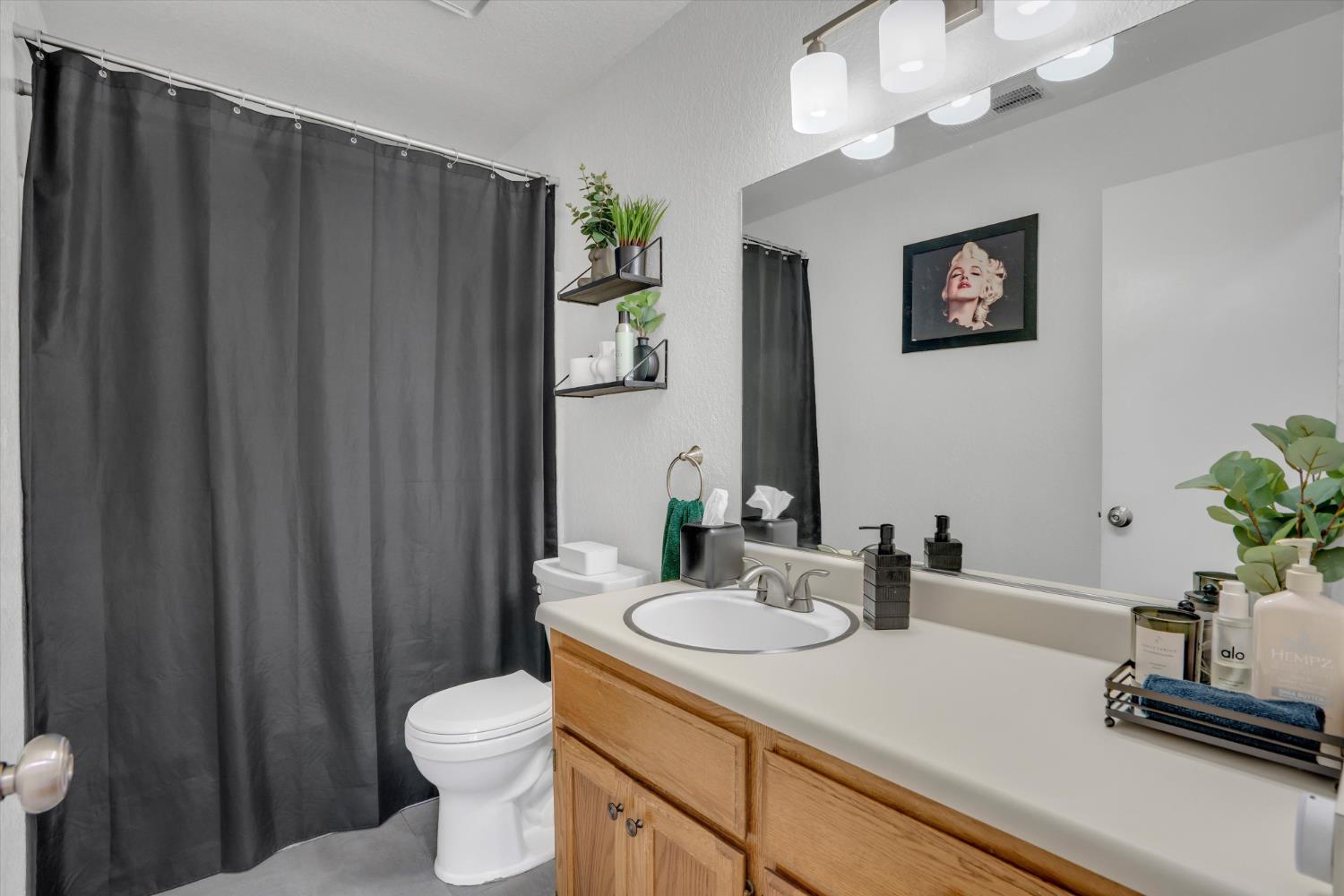 901 Wilma Dr, Modesto, CA 95351