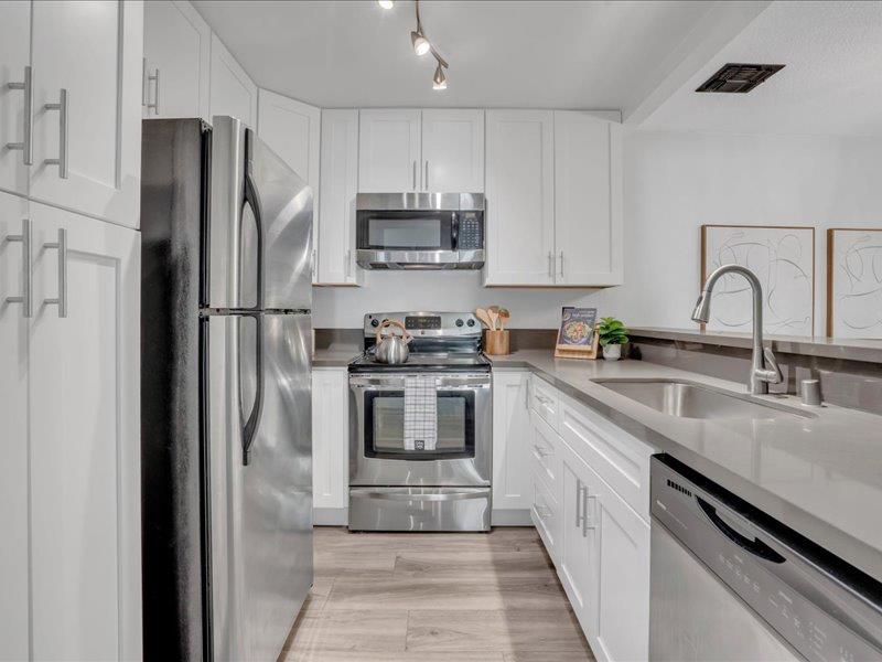 3400 Sullivan Ct #220, Modesto, CA 95356