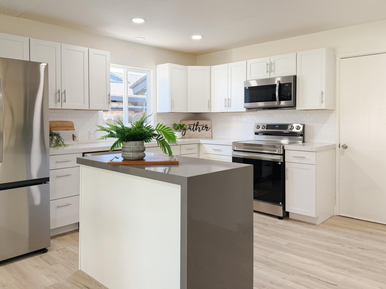 878 Carol Ave, Merced, CA 95341