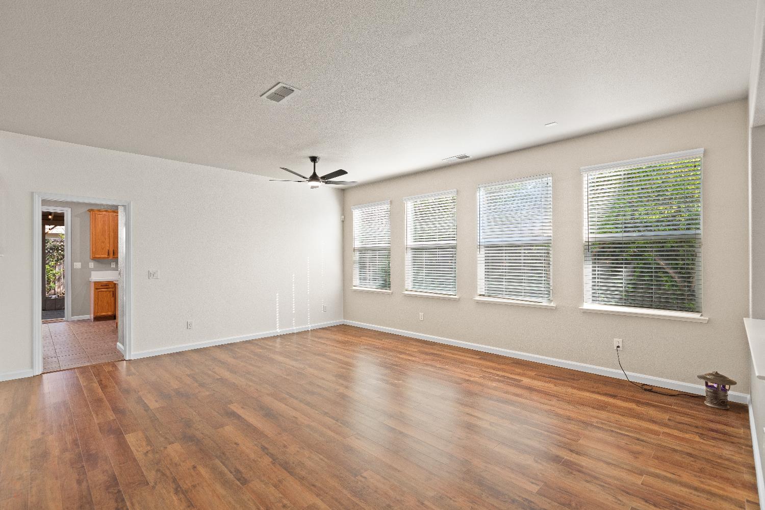 821 Hometown Way, Modesto, CA 95356