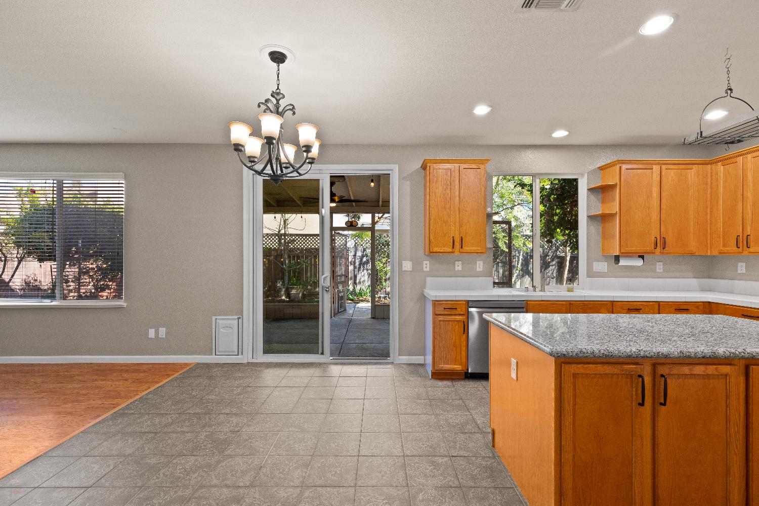 821 Hometown Way, Modesto, CA 95356