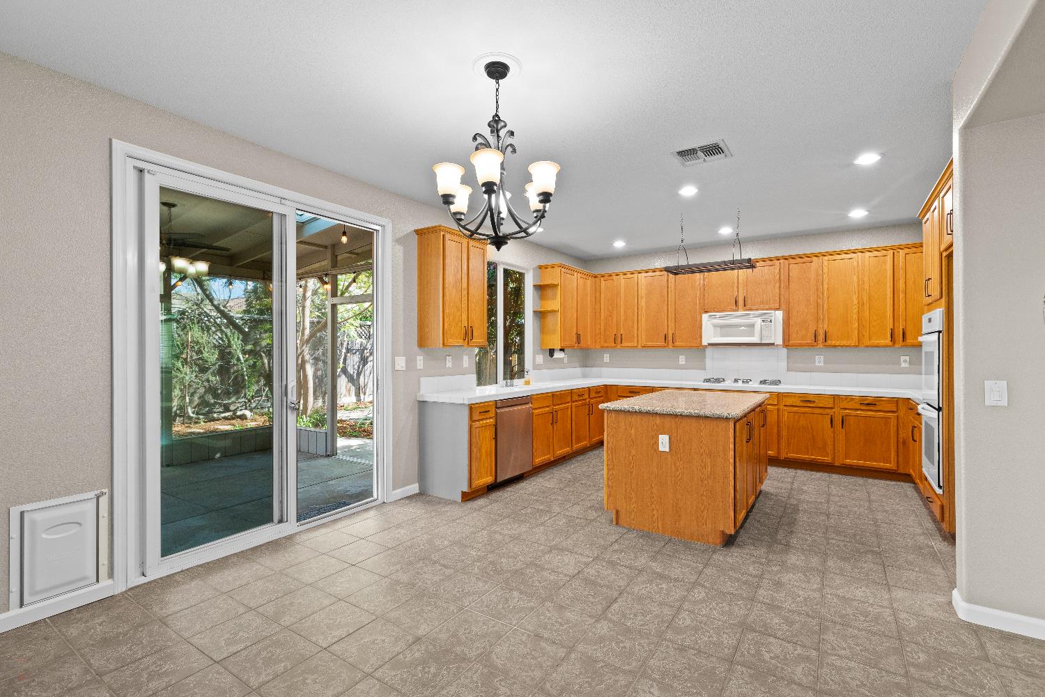 821 Hometown Way, Modesto, CA 95356