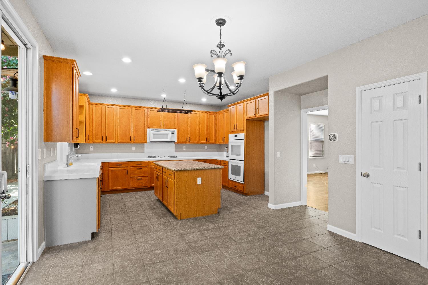 821 Hometown Way, Modesto, CA 95356