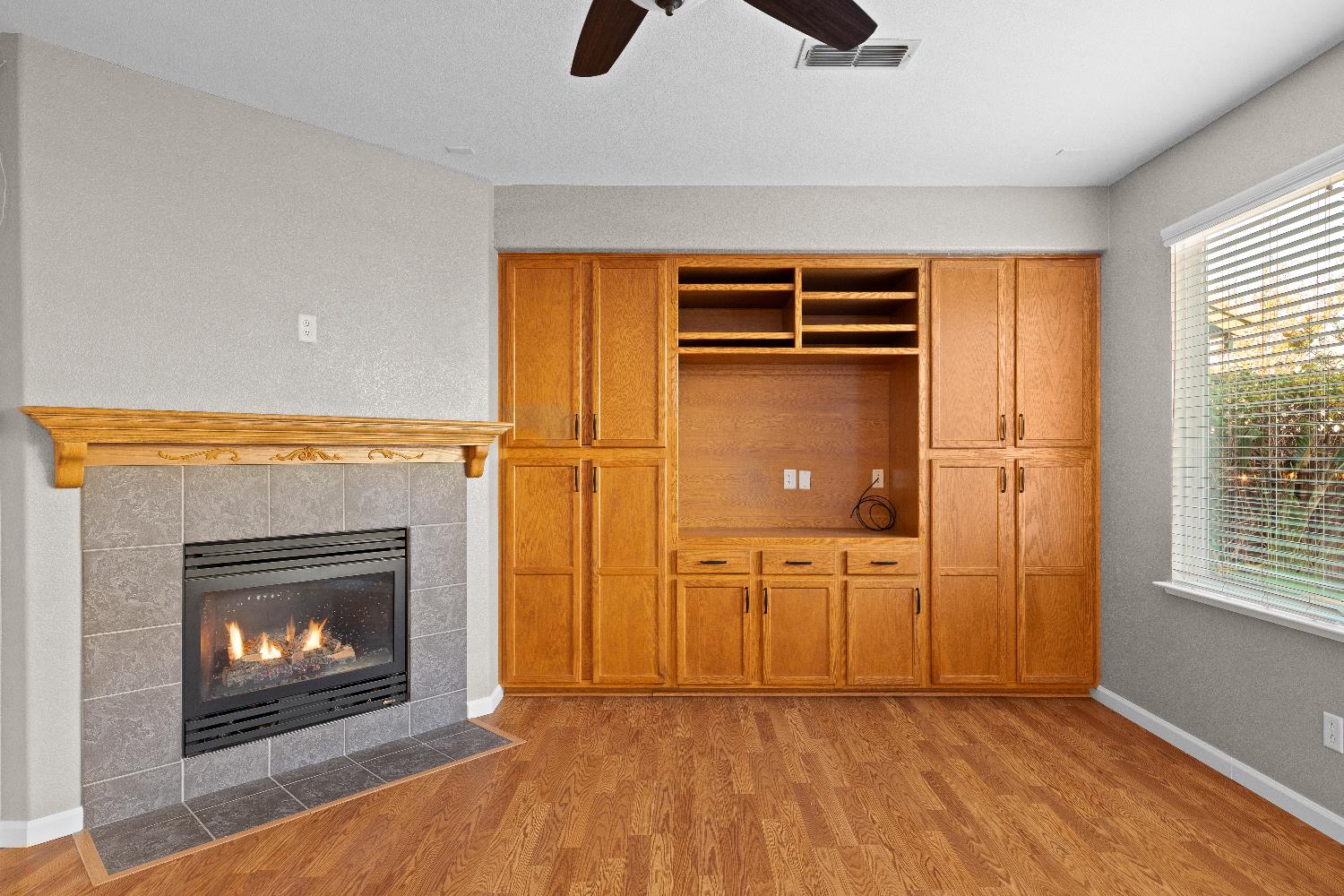 821 Hometown Way, Modesto, CA 95356