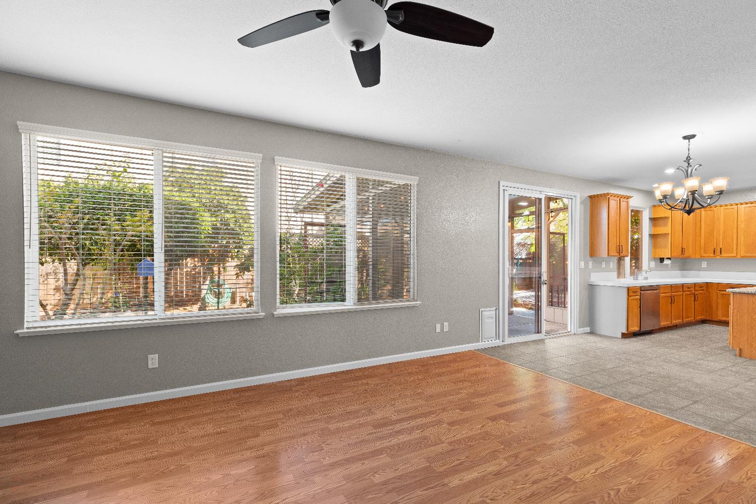 821 Hometown Way, Modesto, CA 95356