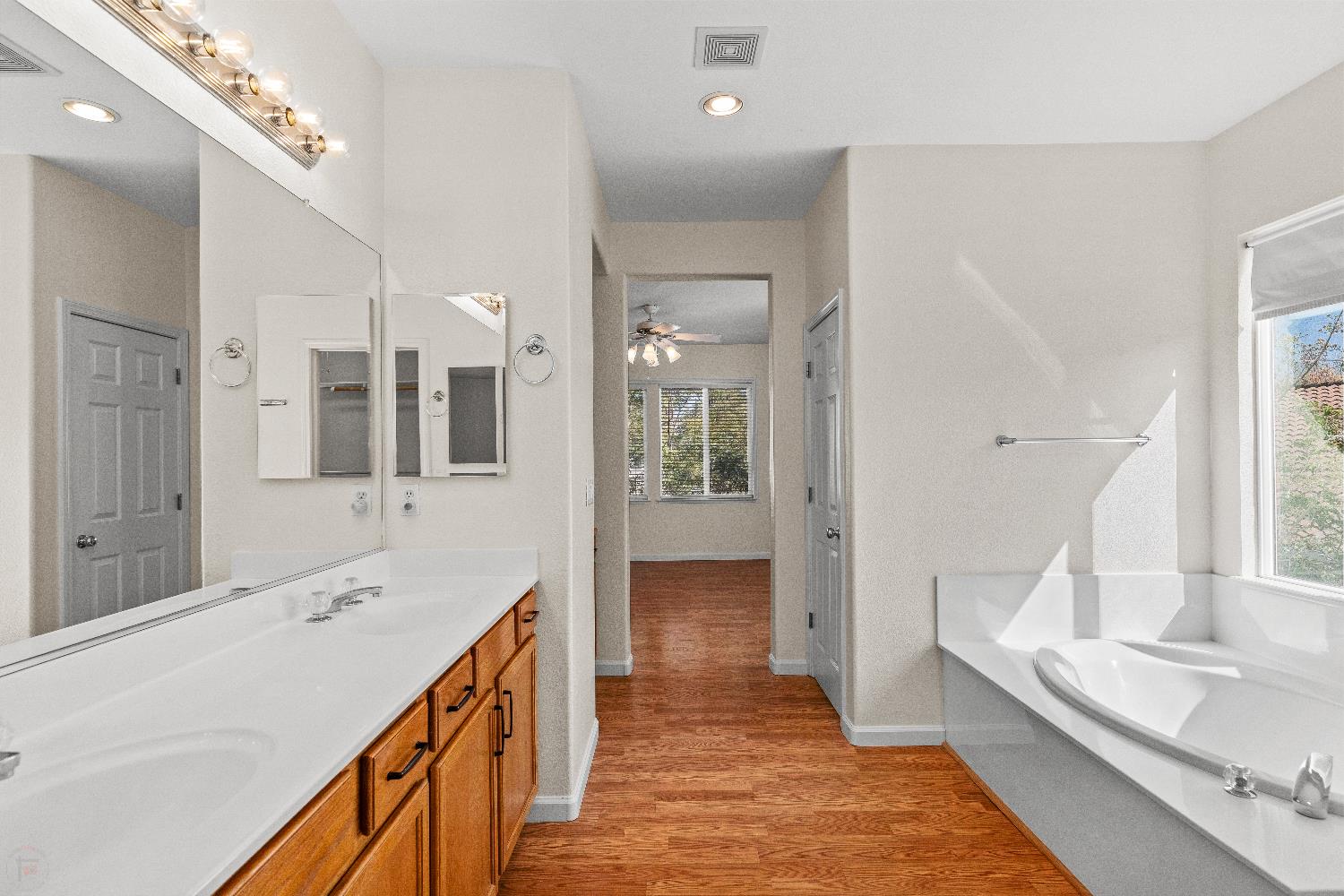 821 Hometown Way, Modesto, CA 95356