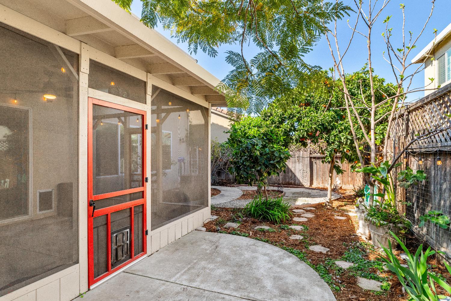 821 Hometown Way, Modesto, CA 95356