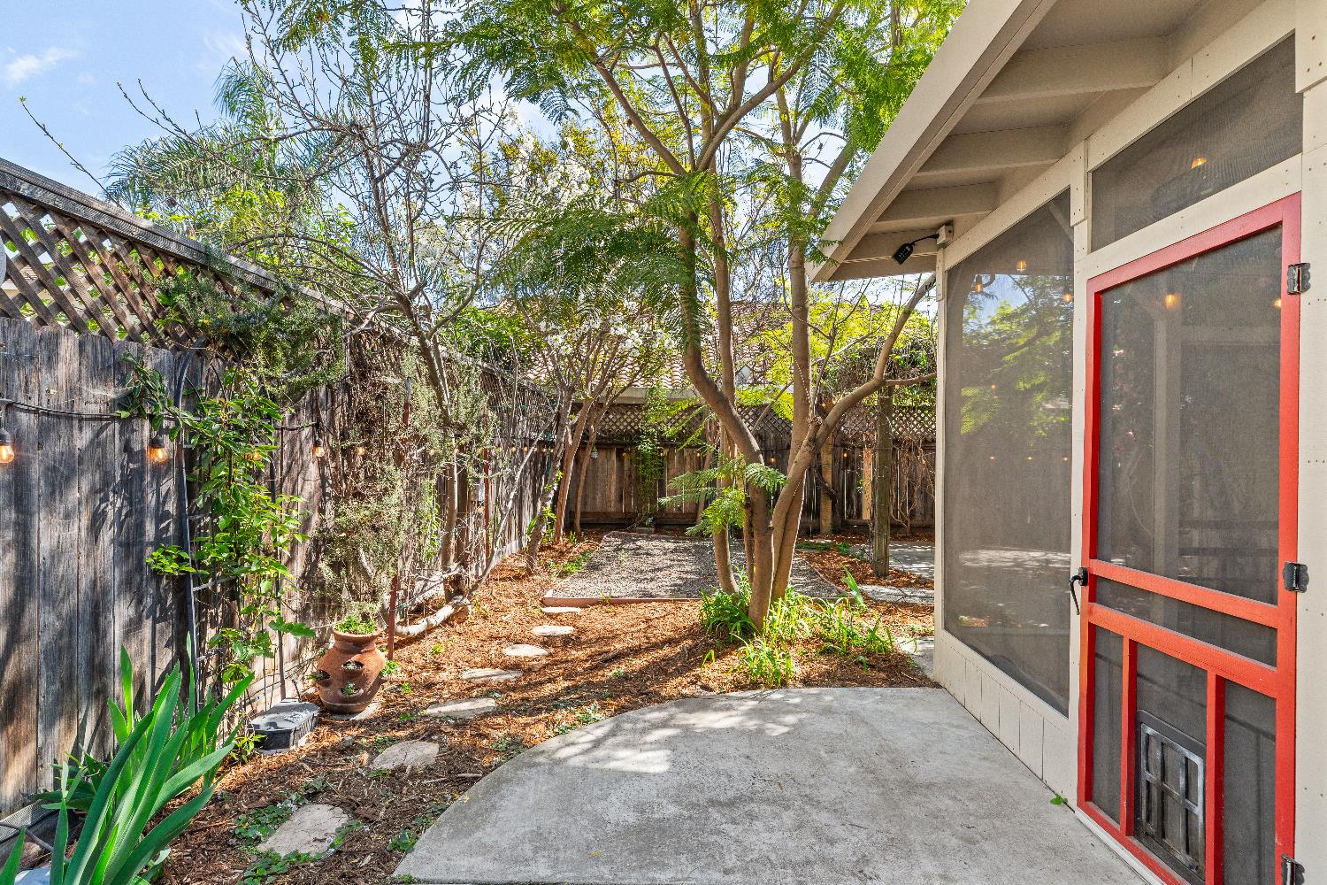 821 Hometown Way, Modesto, CA 95356