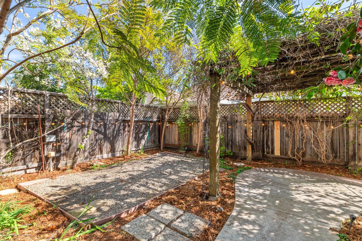 821 Hometown Way, Modesto, CA 95356