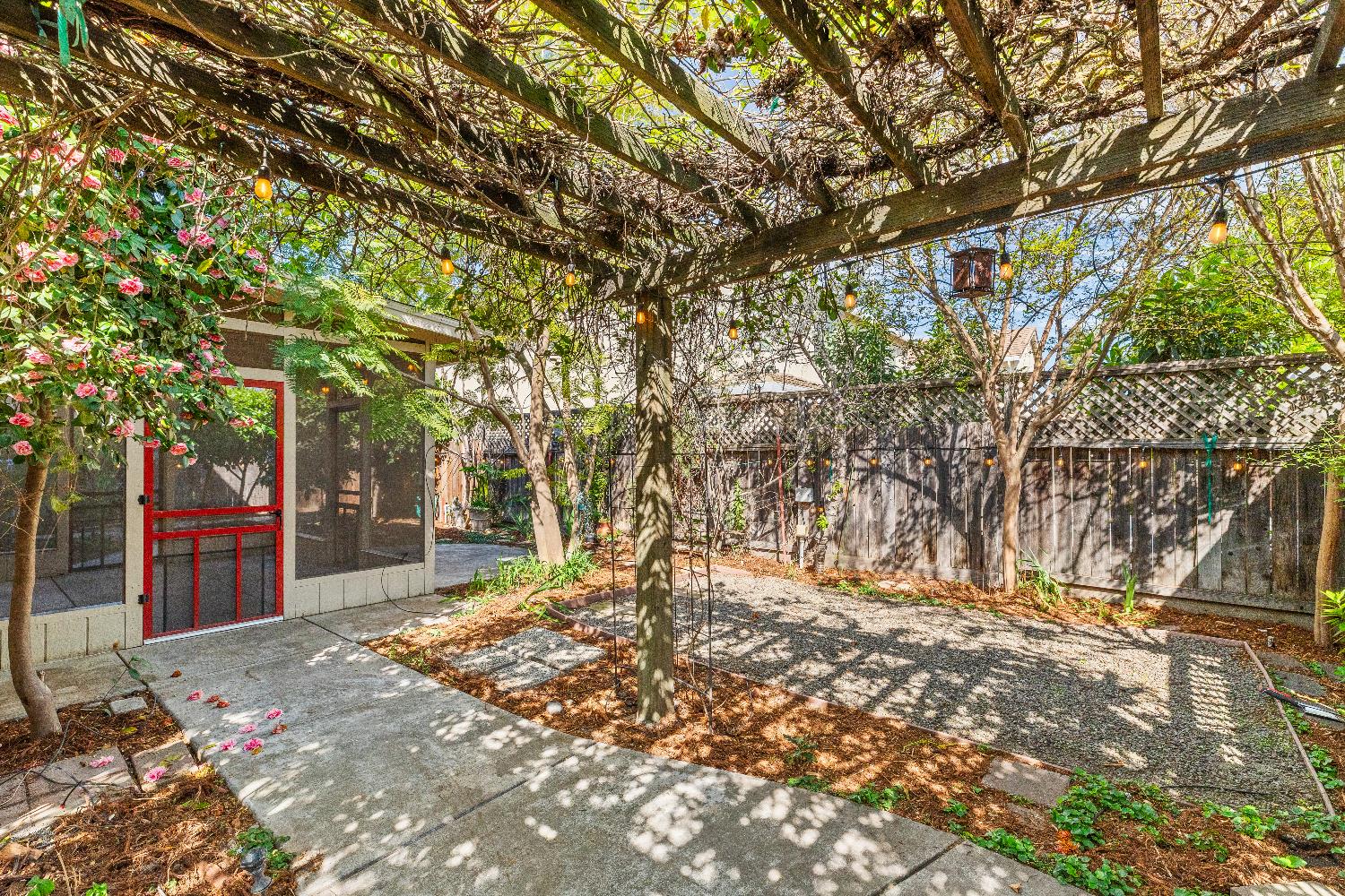 821 Hometown Way, Modesto, CA 95356