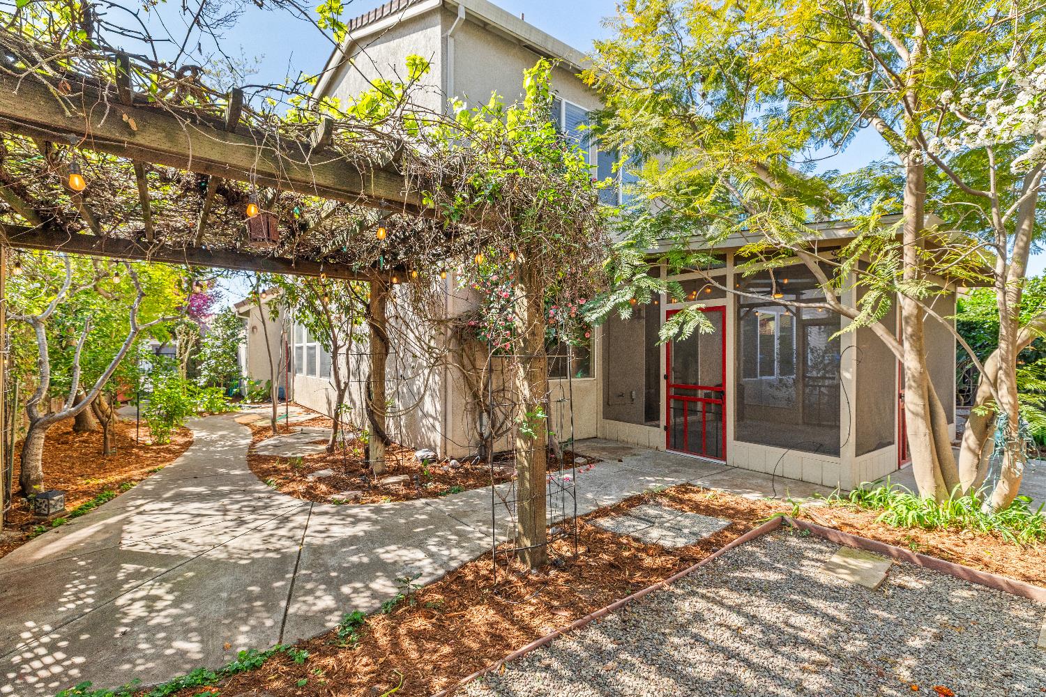 821 Hometown Way, Modesto, CA 95356