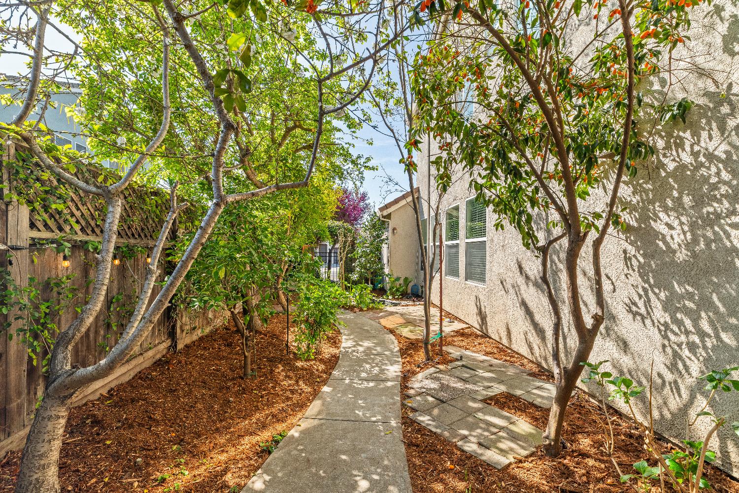 821 Hometown Way, Modesto, CA 95356