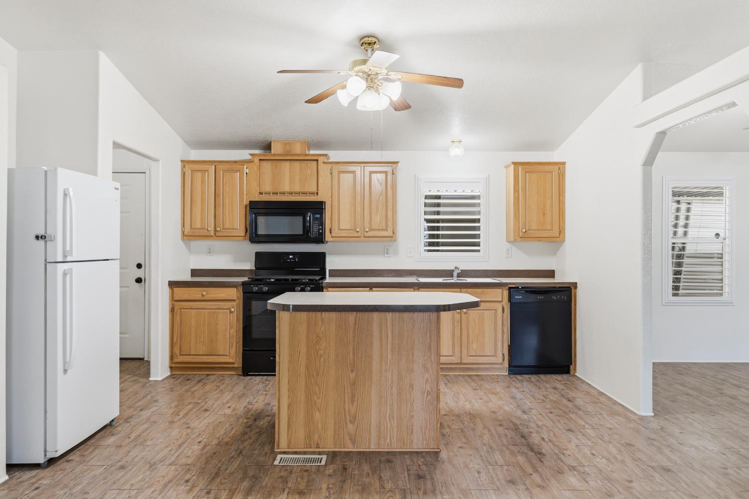 2113 Barrington Ln, Modesto, CA 95350