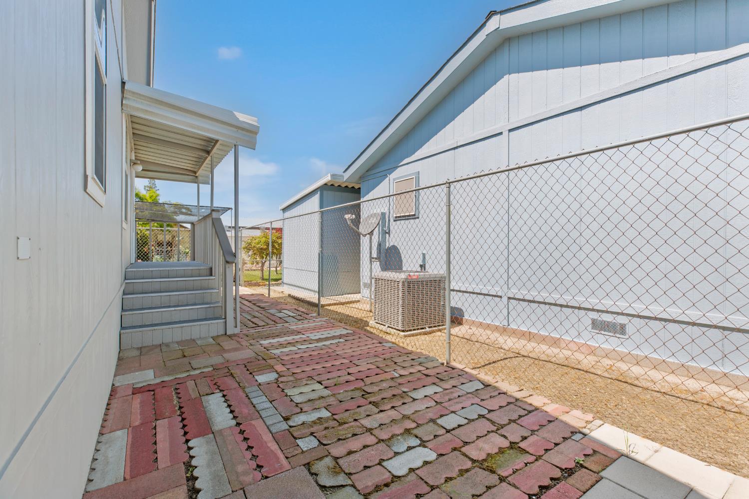 2113 Barrington Ln, Modesto, CA 95350