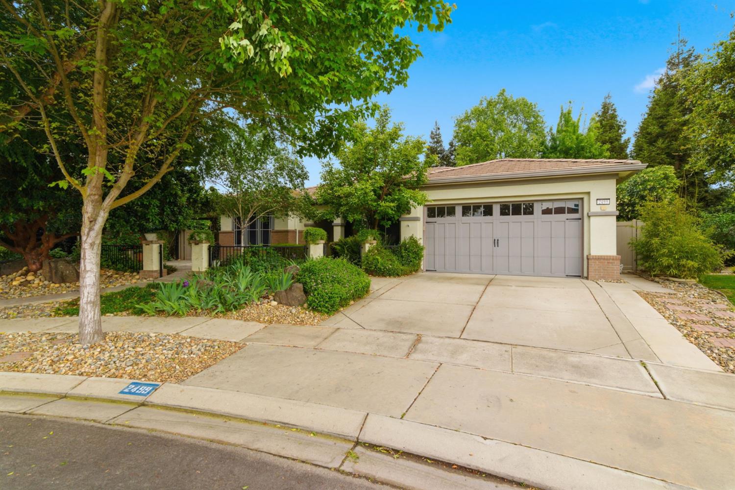 2499 Appleleaf Ln, Manteca, CA 95336