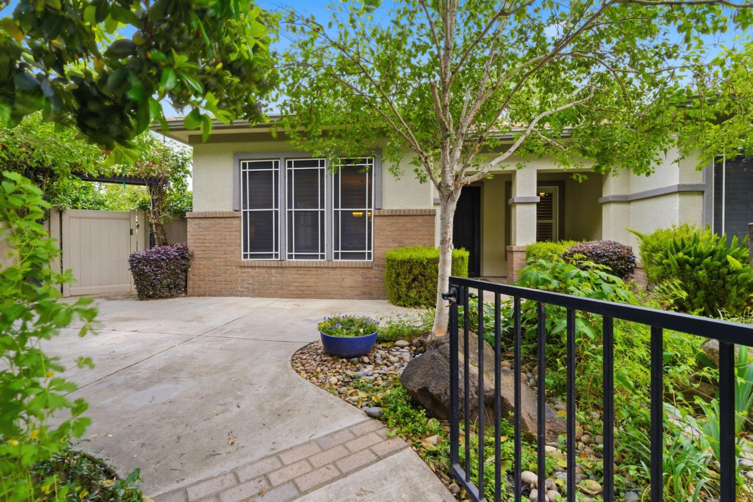 2499 Appleleaf Ln, Manteca, CA 95336