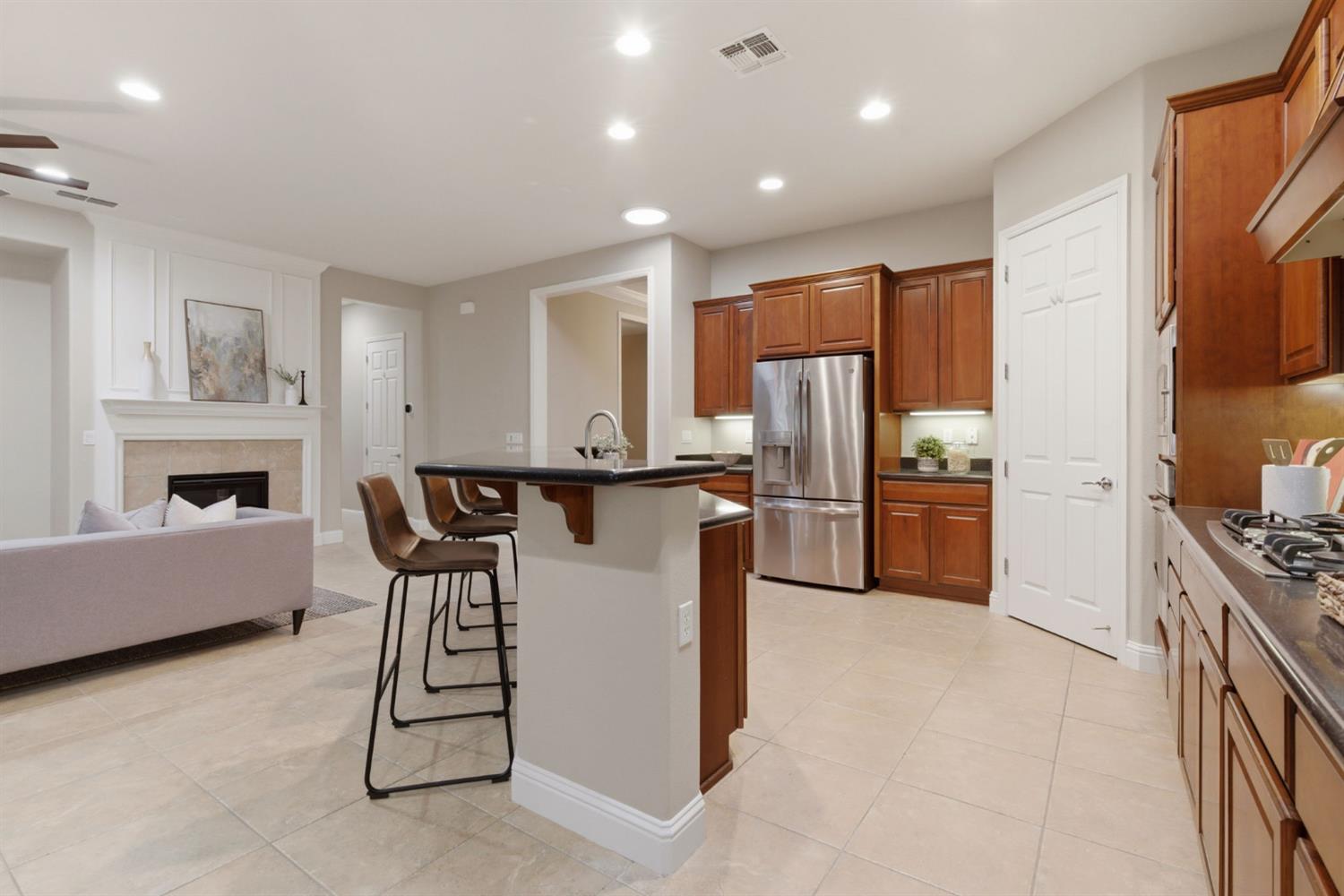 2499 Appleleaf Ln, Manteca, CA 95336