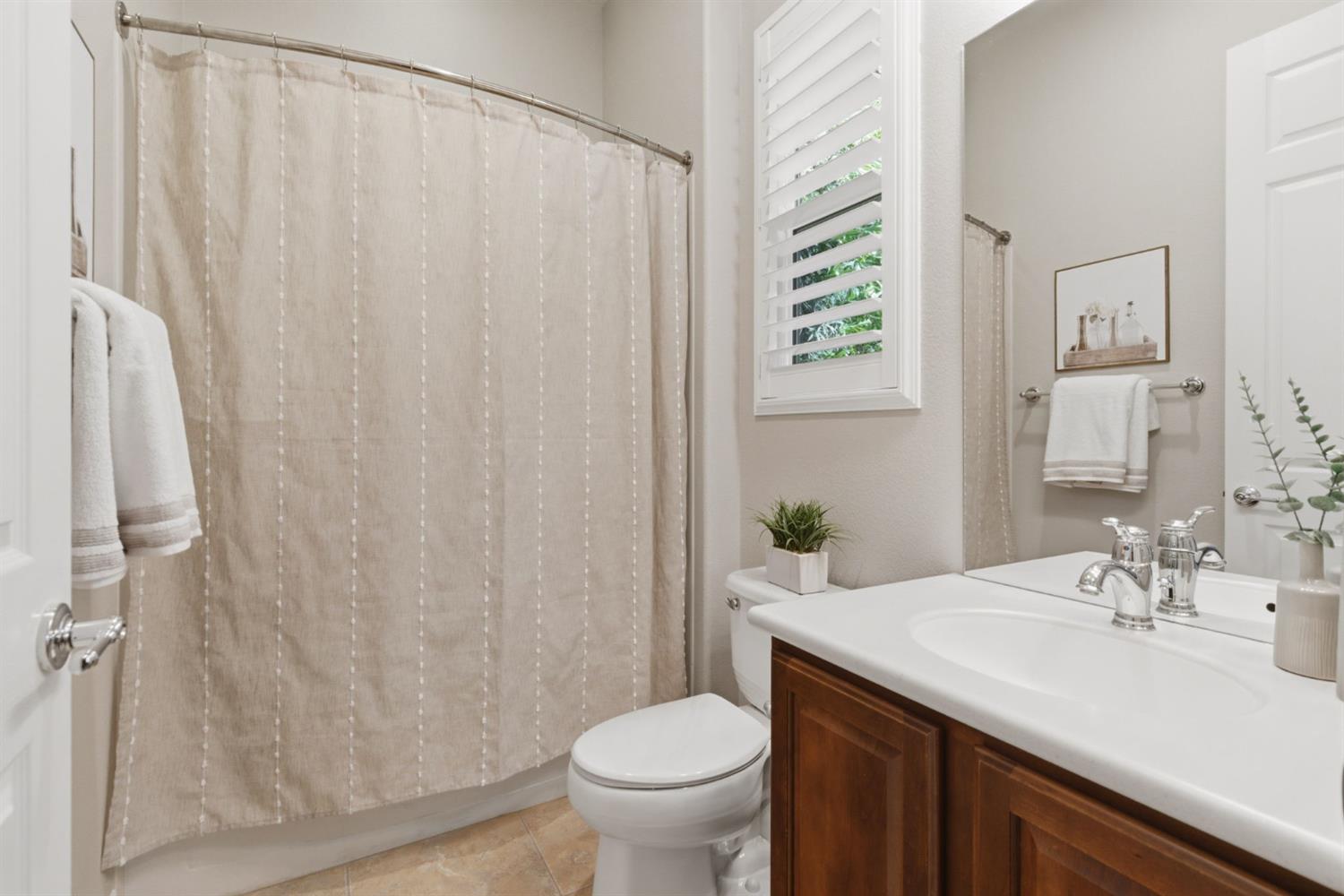 2499 Appleleaf Ln, Manteca, CA 95336