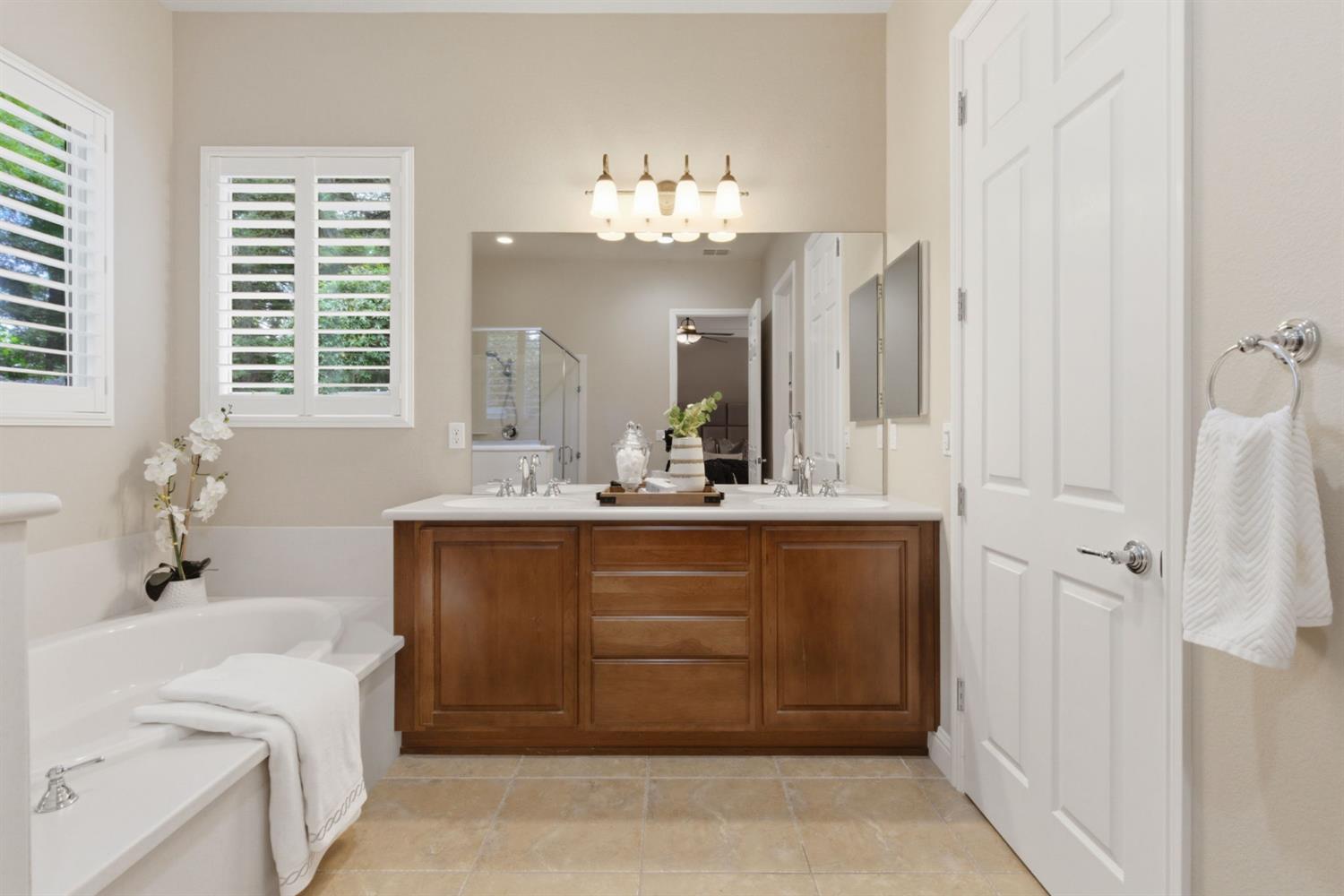 2499 Appleleaf Ln, Manteca, CA 95336