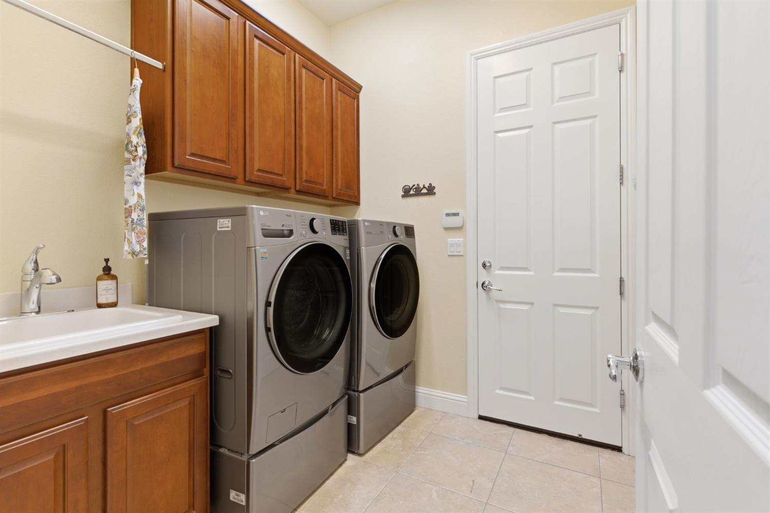 2499 Appleleaf Ln, Manteca, CA 95336