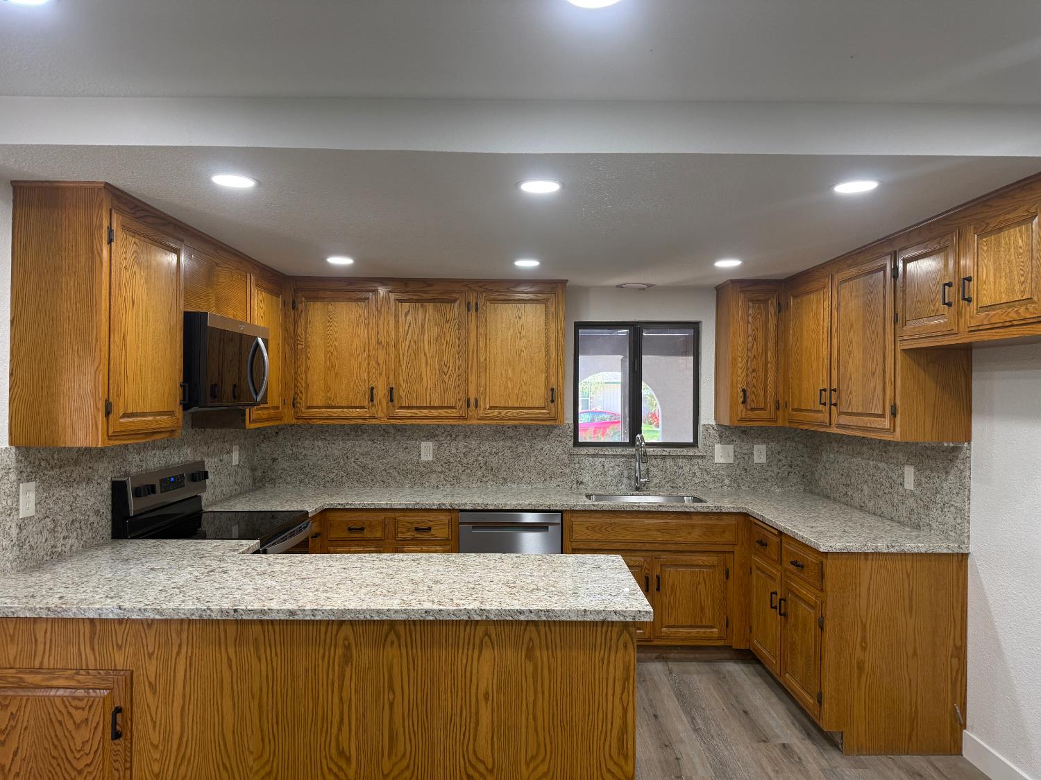 1950 Blue Spruce Dr, Oakdale, CA 95361