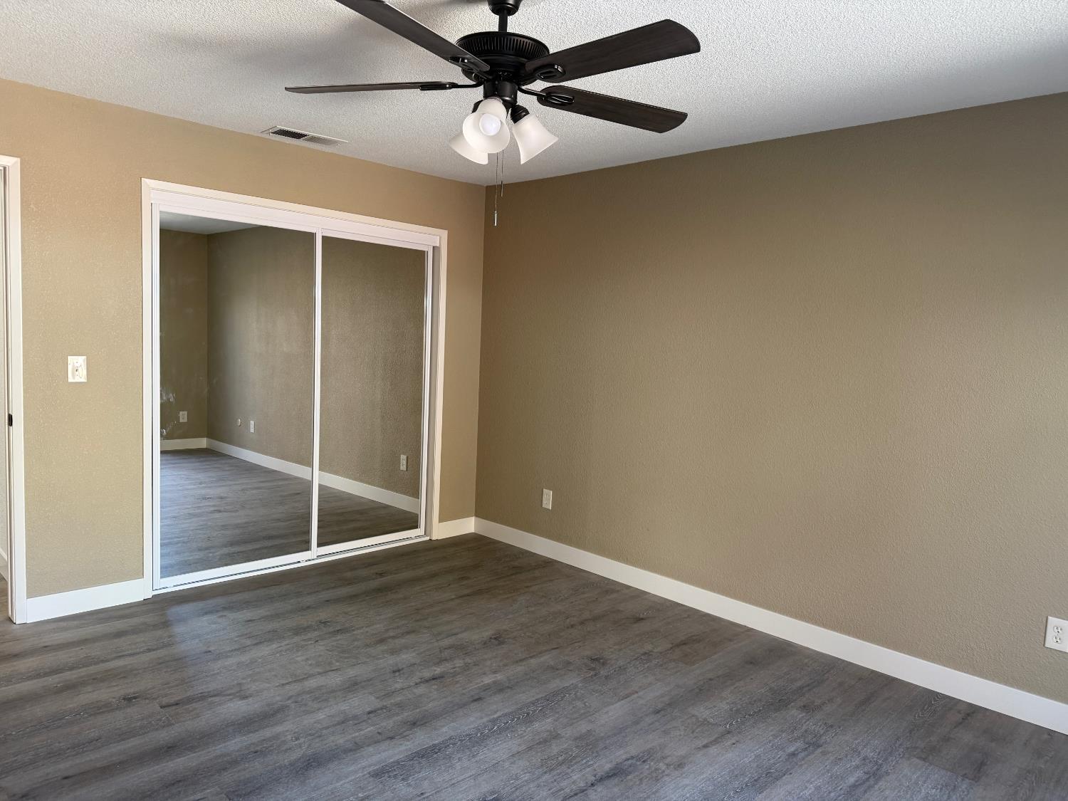 1950 Blue Spruce Dr, Oakdale, CA 95361