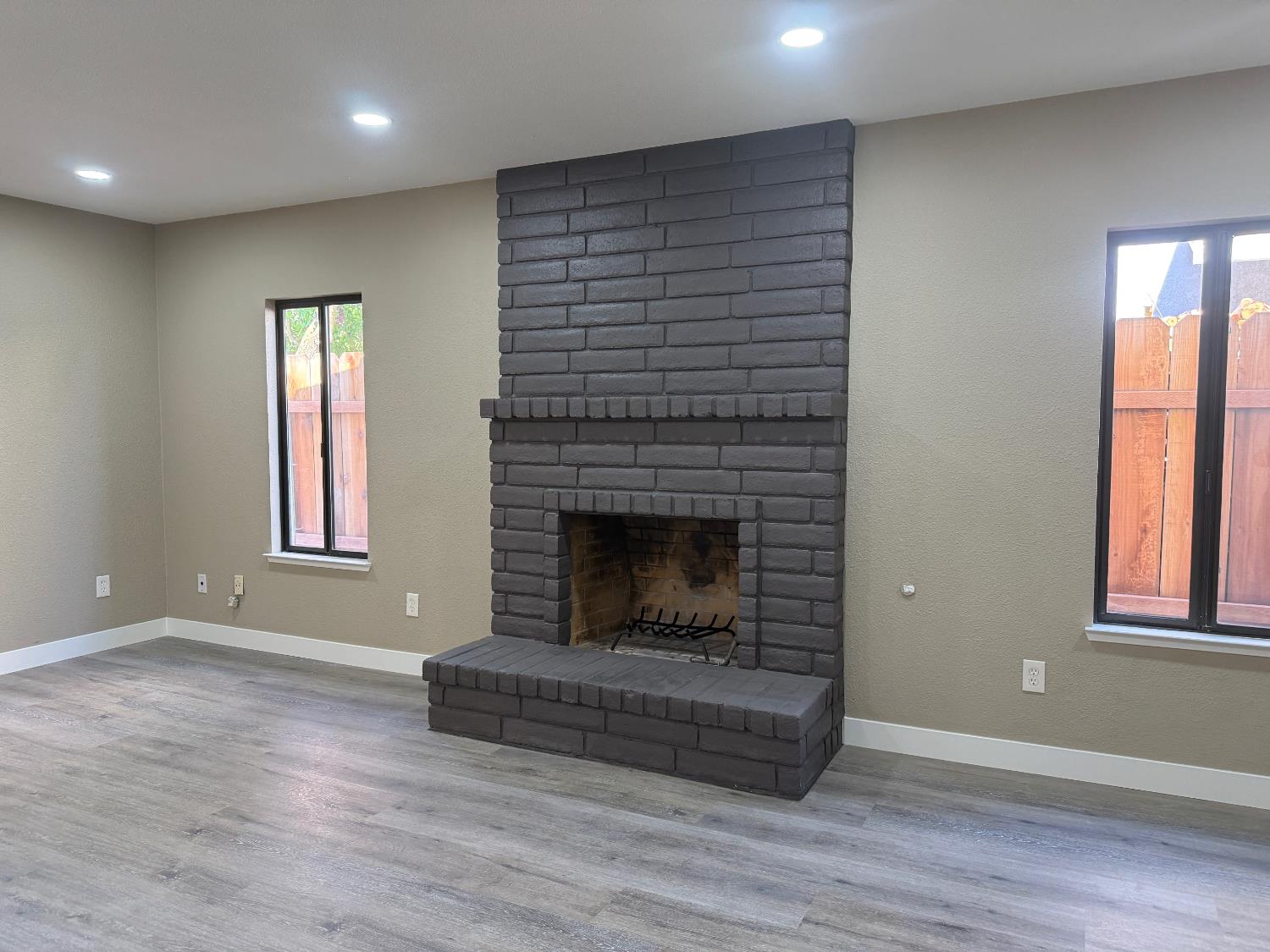 1950 Blue Spruce Dr, Oakdale, CA 95361