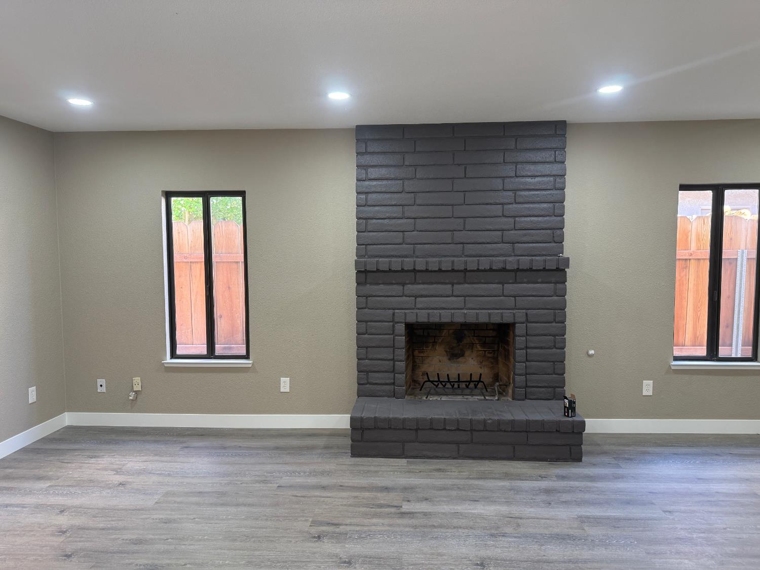 1950 Blue Spruce Dr, Oakdale, CA 95361