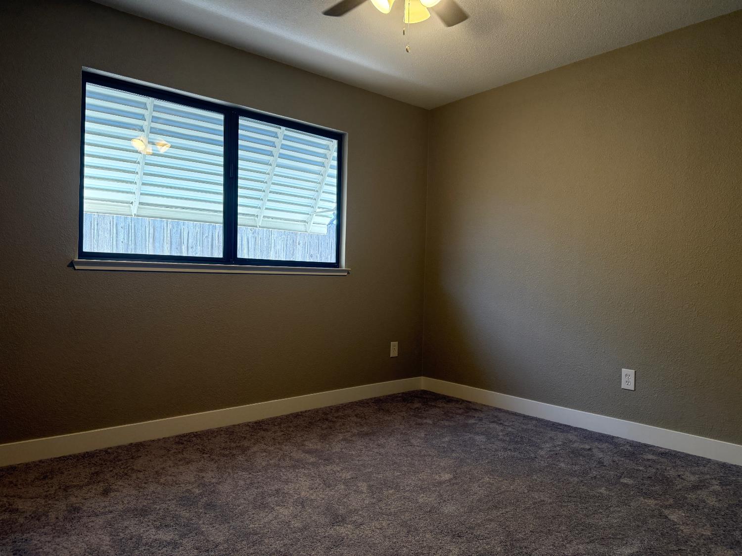 1950 Blue Spruce Dr, Oakdale, CA 95361