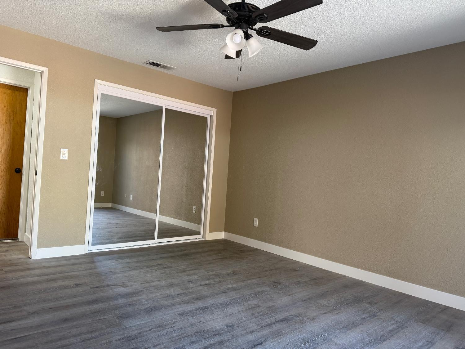 1950 Blue Spruce Dr, Oakdale, CA 95361