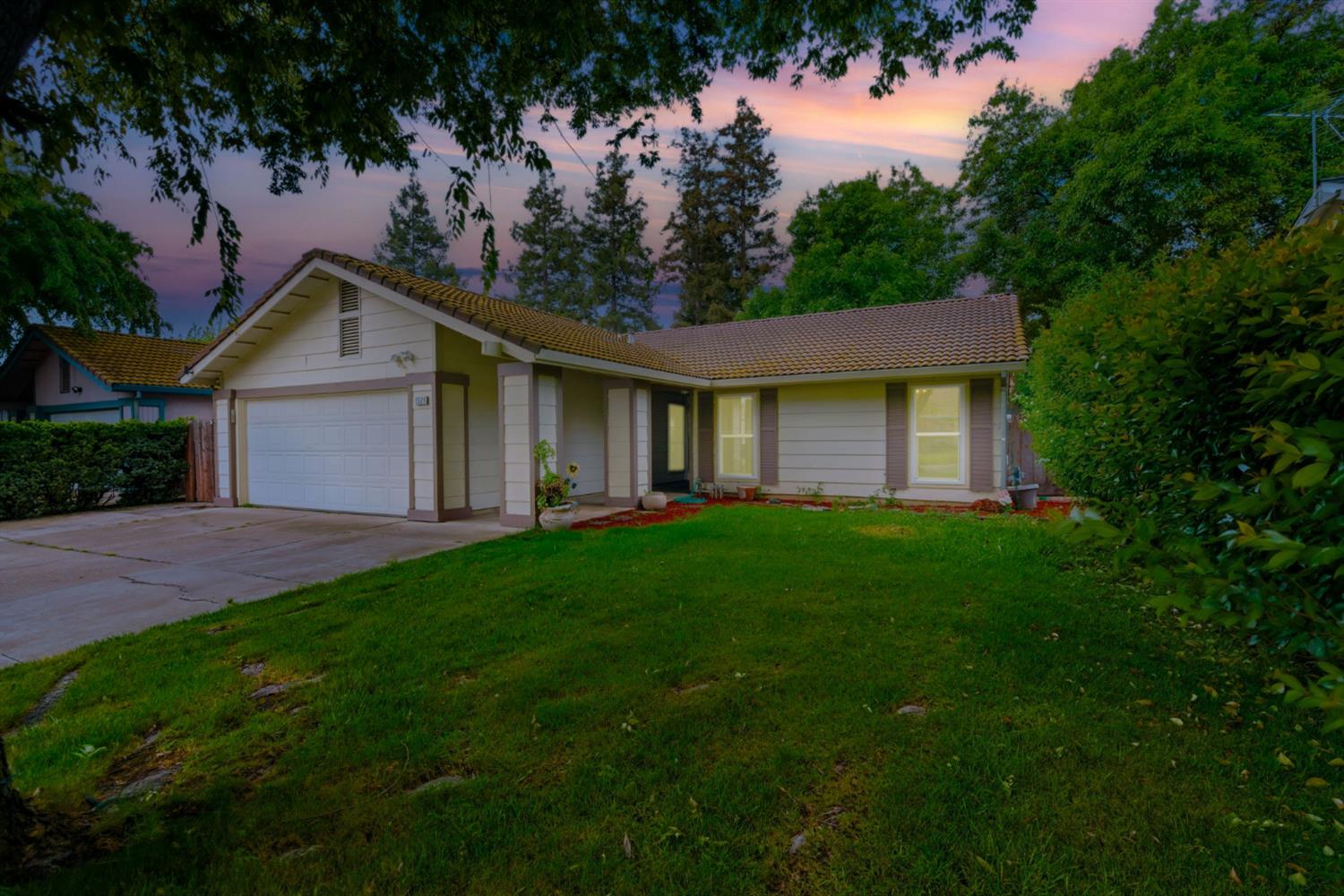 1521 January Dr, Modesto, CA 95358