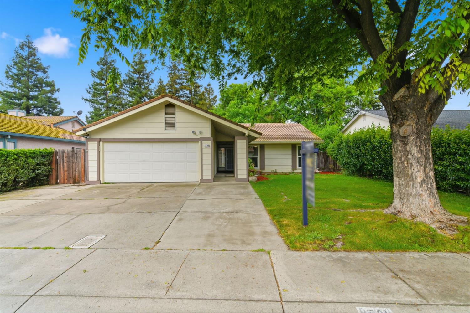 1521 January Dr, Modesto, CA 95358