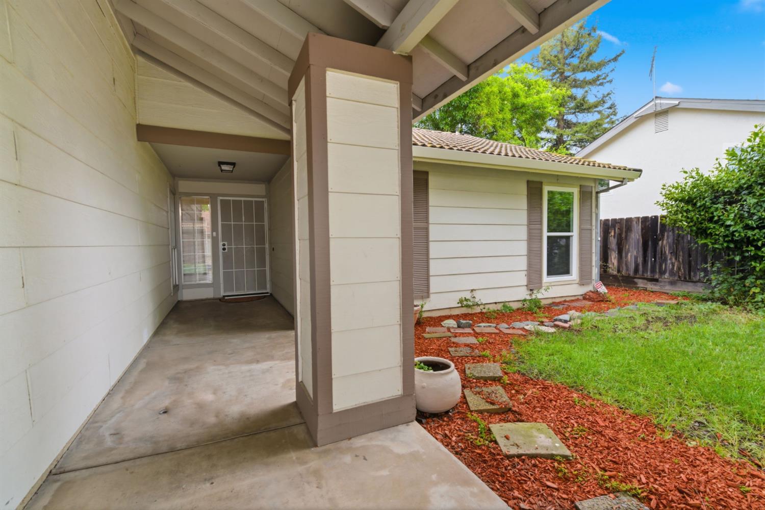 1521 January Dr, Modesto, CA 95358