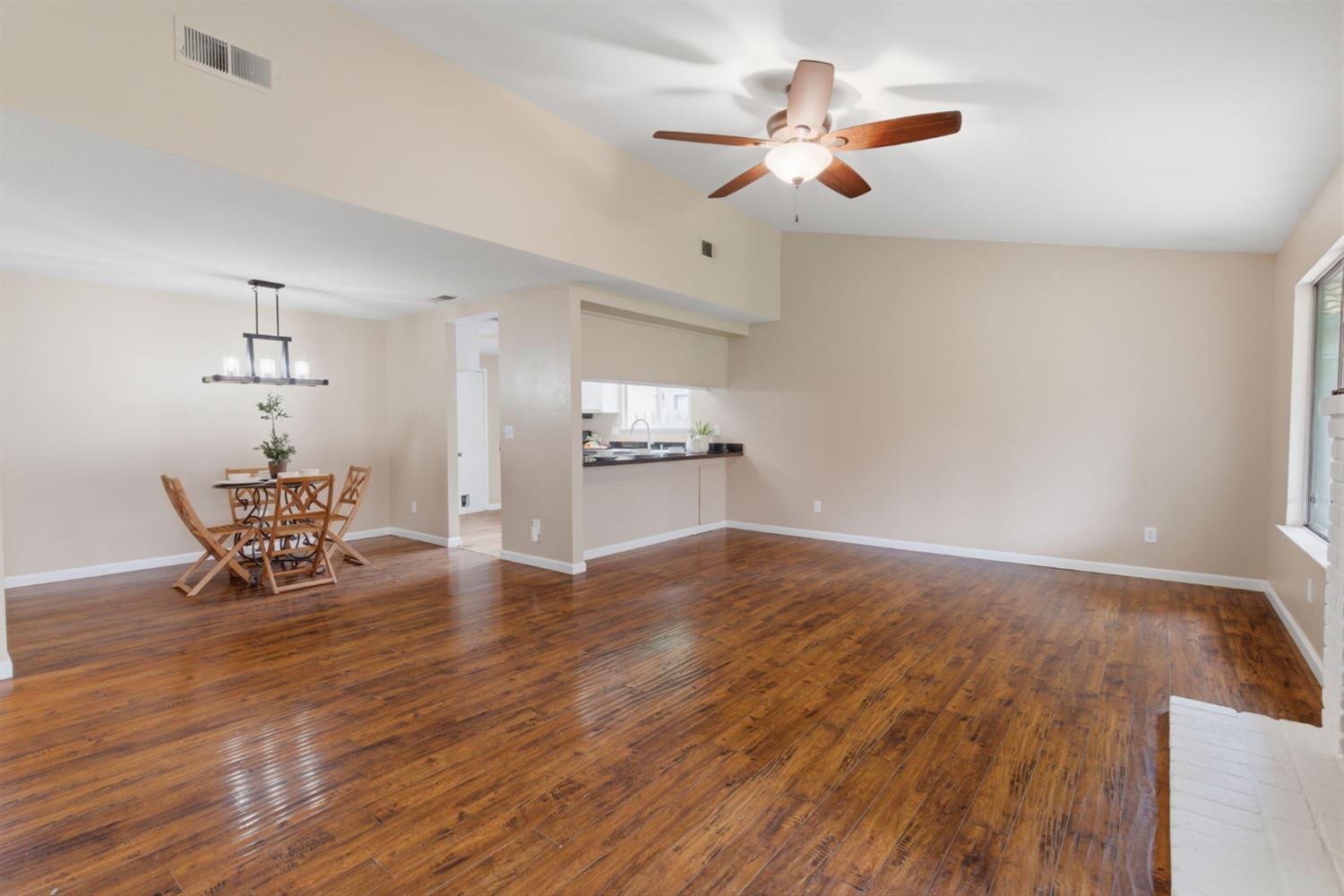 1521 January Dr, Modesto, CA 95358