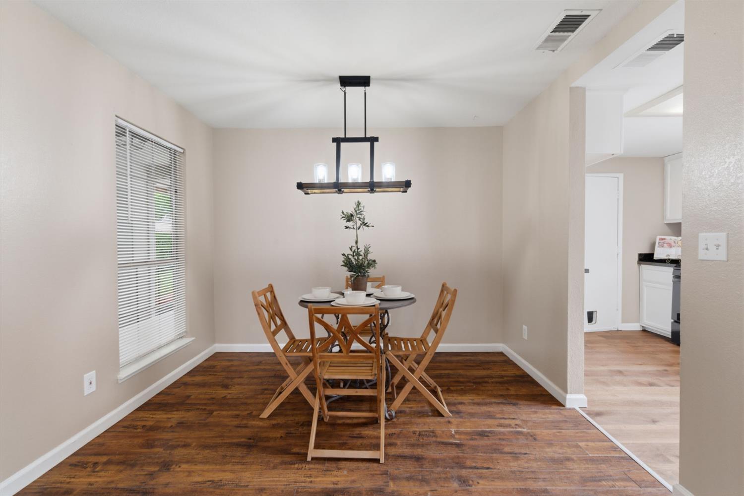 1521 January Dr, Modesto, CA 95358