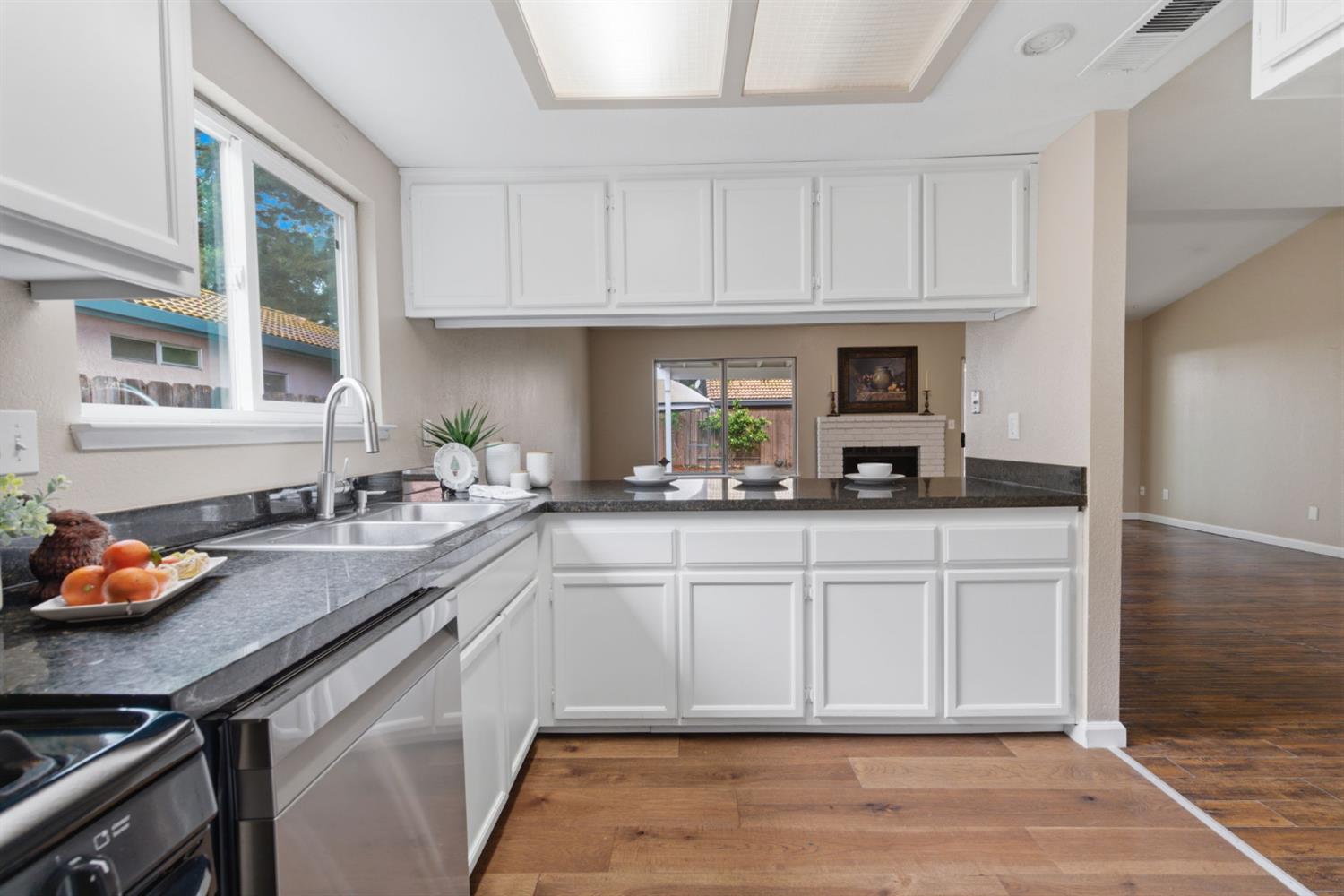 1521 January Dr, Modesto, CA 95358