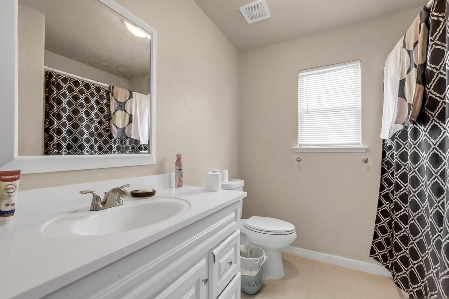 748 Heron Dr, Los Banos, CA 93635