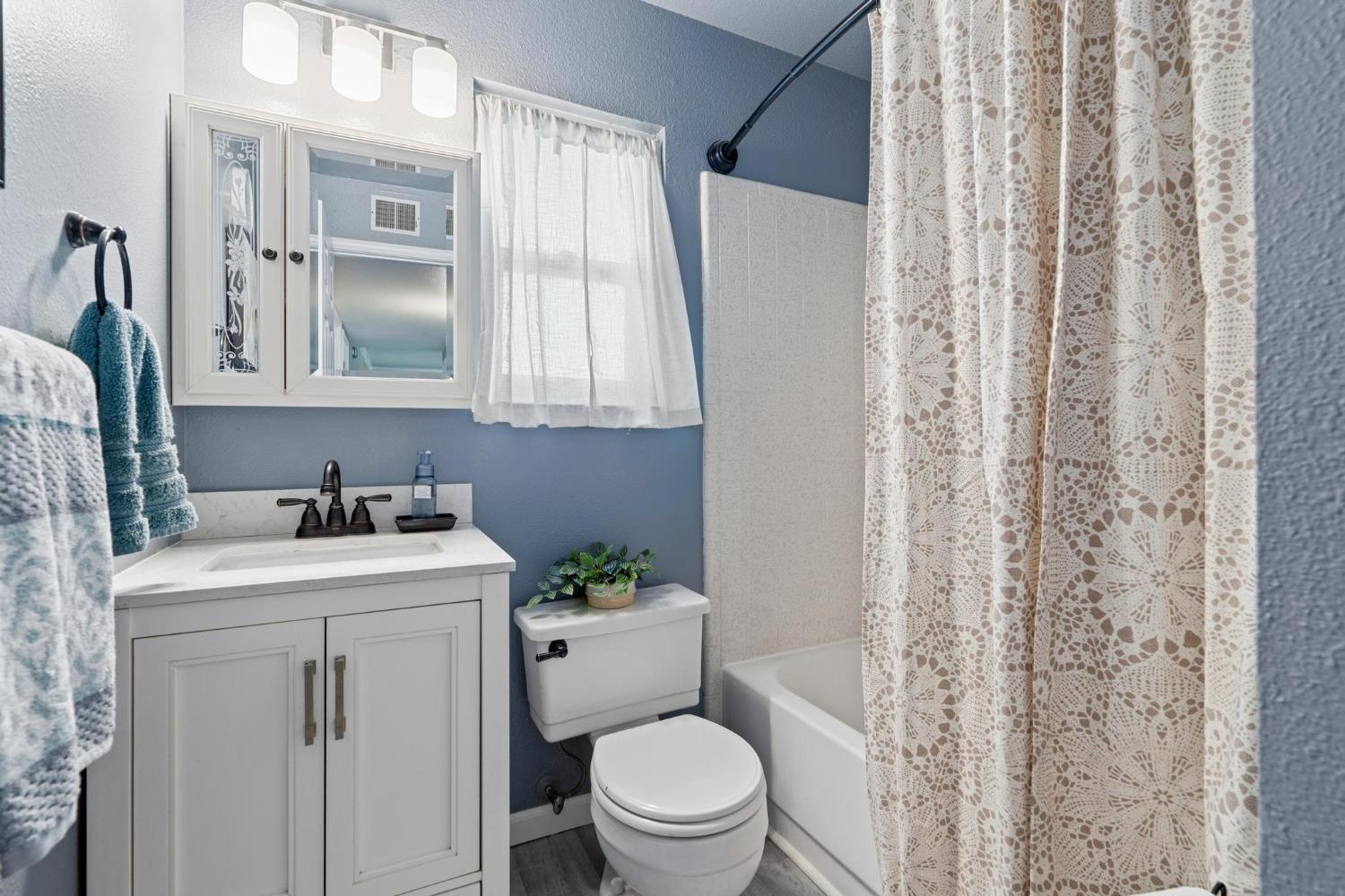 748 Melva Ave, Oakdale, CA 95361