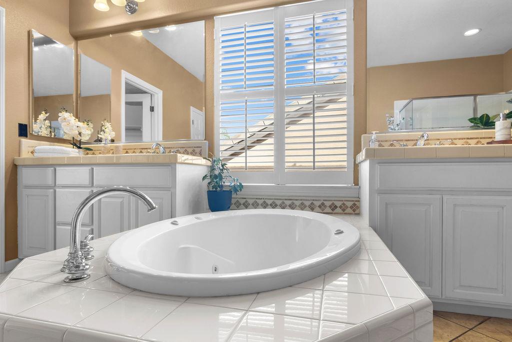 2104 Huxley Way, Modesto, CA 95356