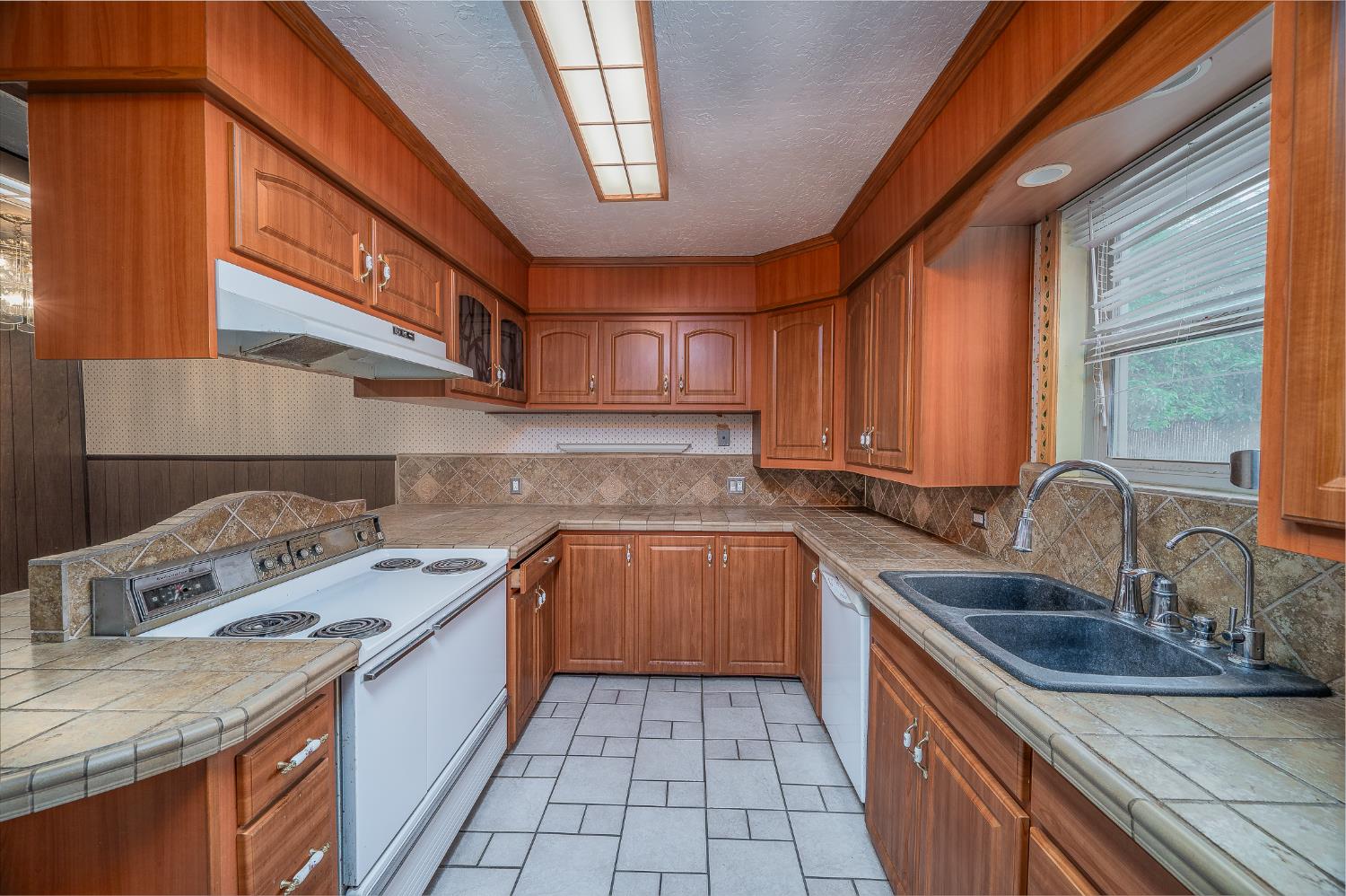 13230 4th St, Hickman, CA 95323