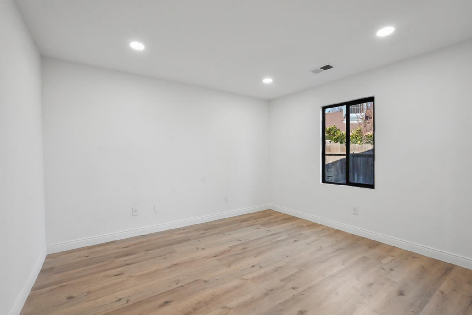 43 Skylark St, Merced, CA 95341