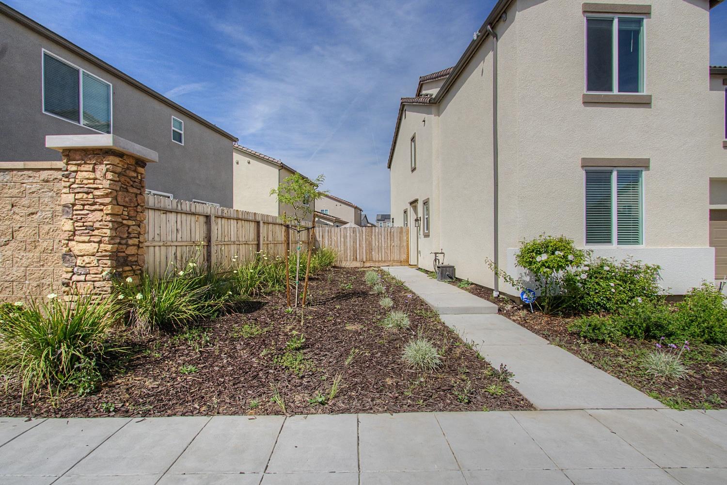 1183 Ponderosa Way, Madera, CA 93636