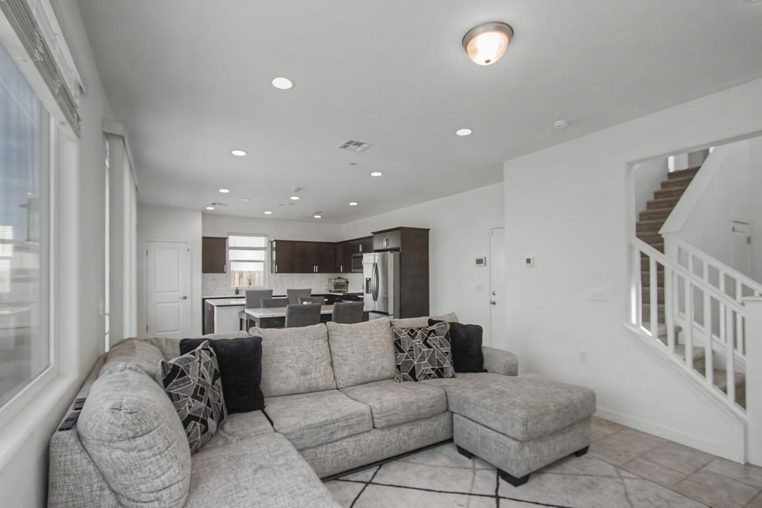 1183 Ponderosa Way, Madera, CA 93636