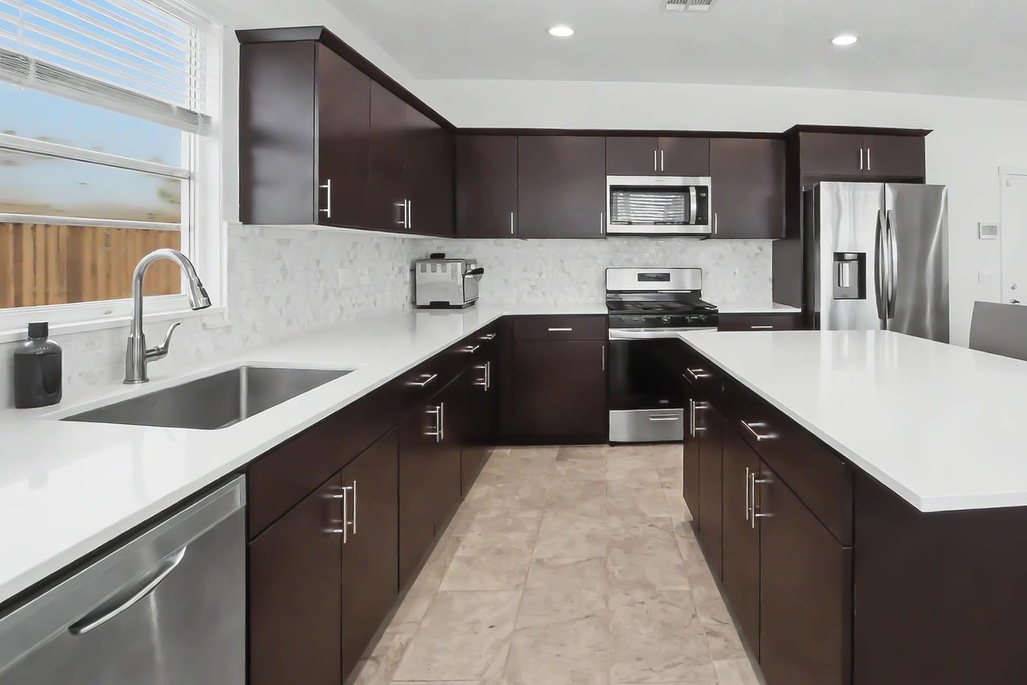 1183 Ponderosa Way, Madera, CA 93636